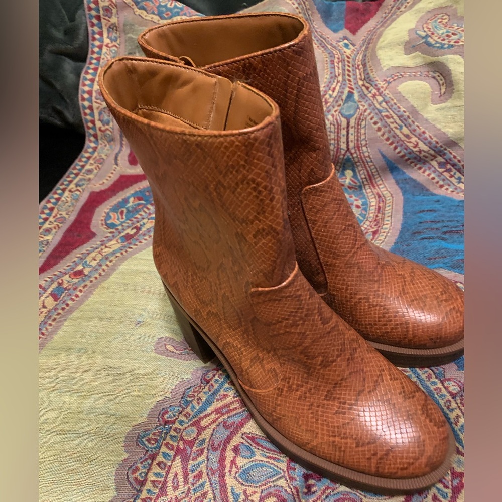 Universal Thread Boots